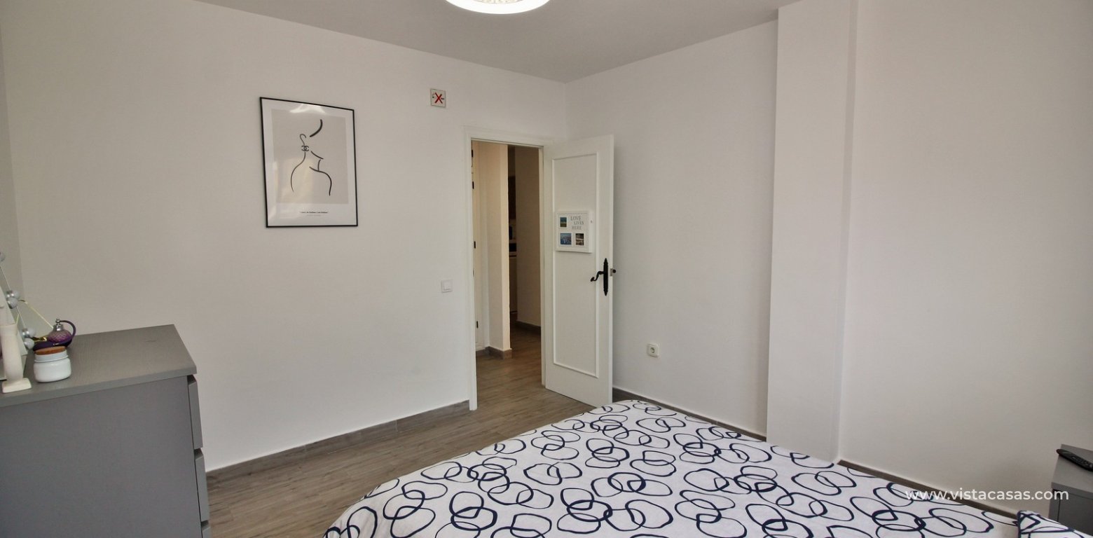 Renovated apartment for sale in the Villamartin Plaza double bedroom