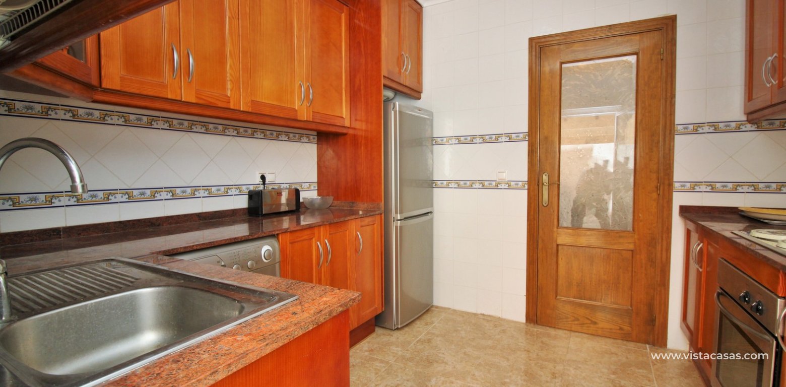 South facing 3 bedroom townhouse for sale Entregolf Villamartin kitchen 2