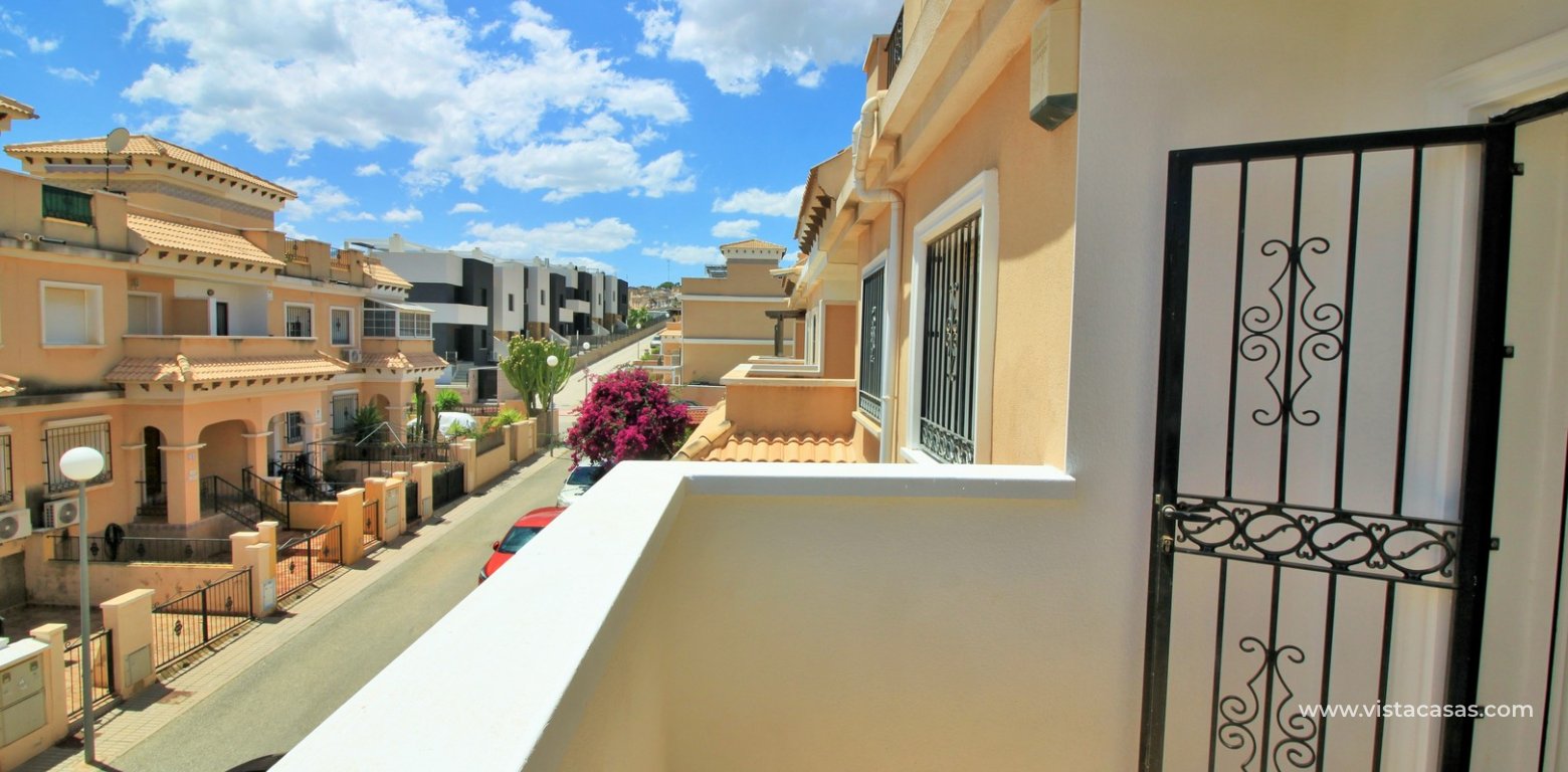 South facing 3 bedroom townhouse for sale Entregolf Villamartin balcony