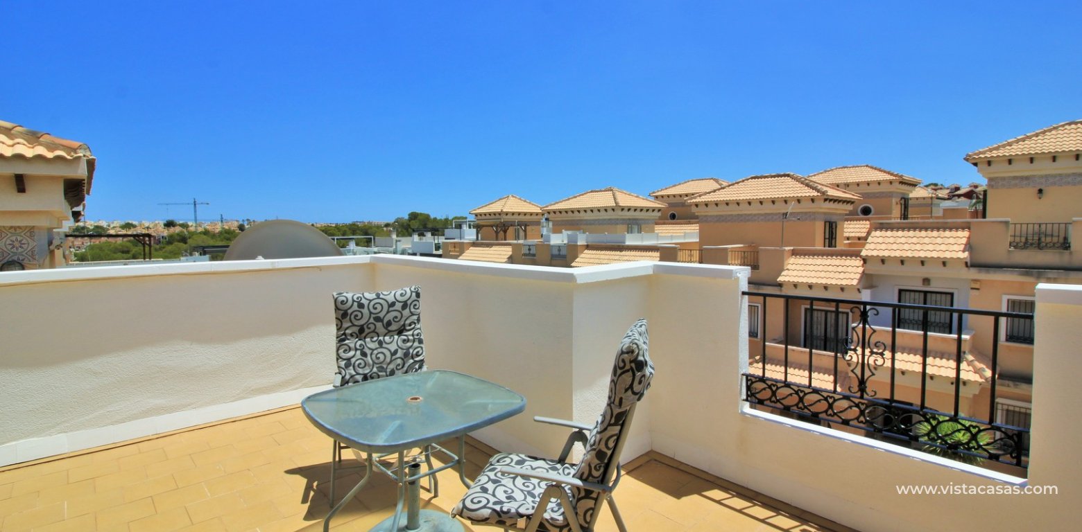 South facing 3 bedroom townhouse for sale Entregolf Villamartin roof terrace