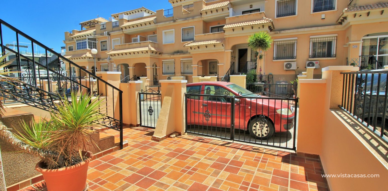 South facing 3 bedroom townhouse for sale Entregolf Villamartin driveway