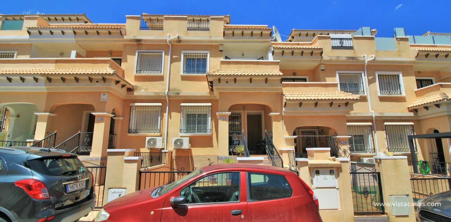 South facing 3 bedroom townhouse for sale Entregolf Villamartin exterior