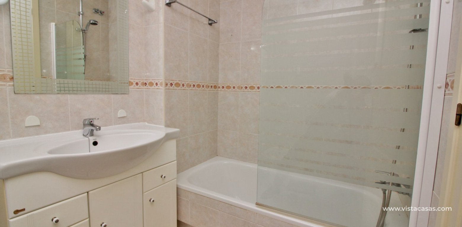 Ground floor apartment for sale Las Ocas Playa Flamenca bathroom 2