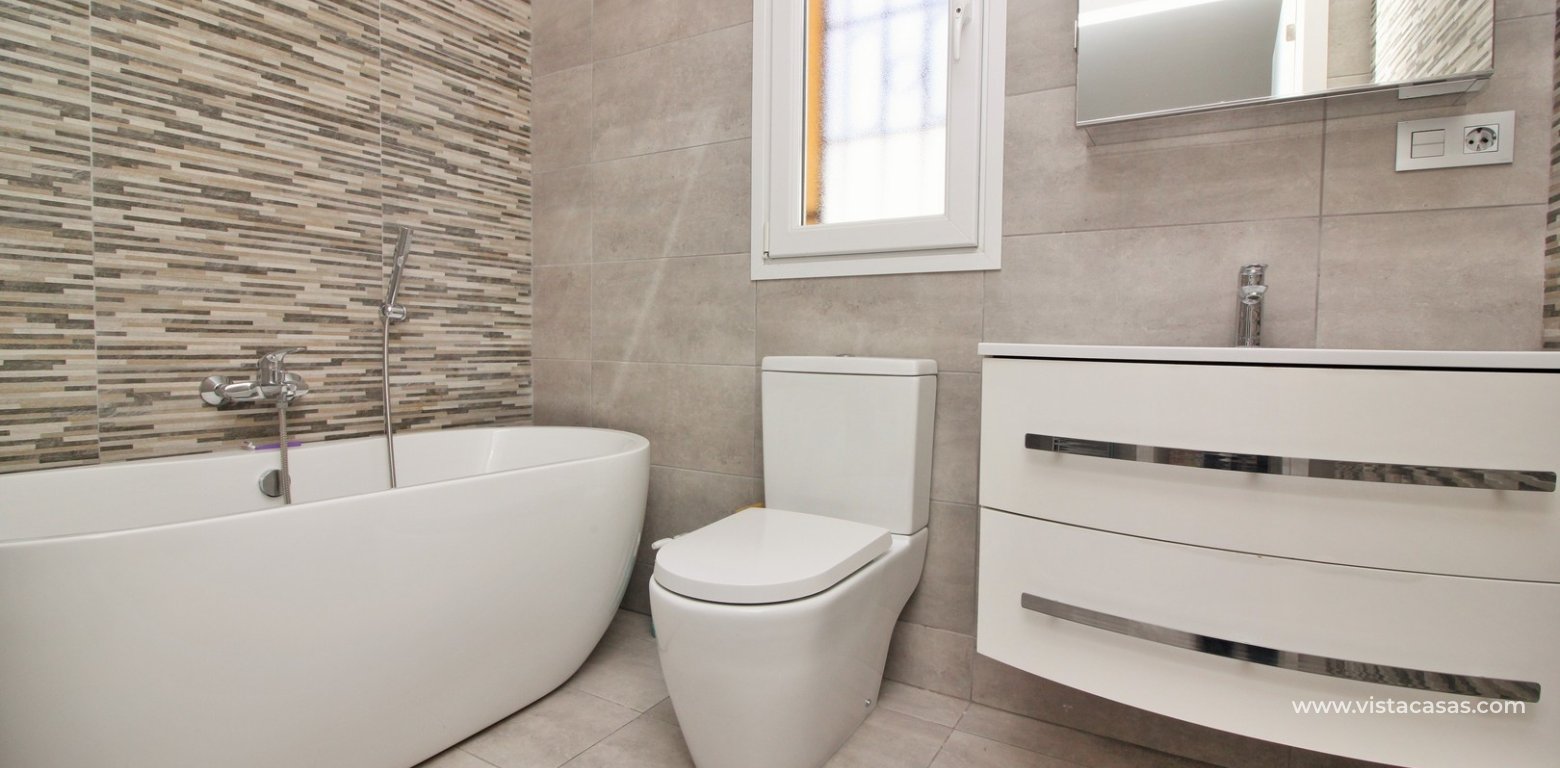 Renovated detached villa for sale Rioja I Los Dolses en-suite bathroom