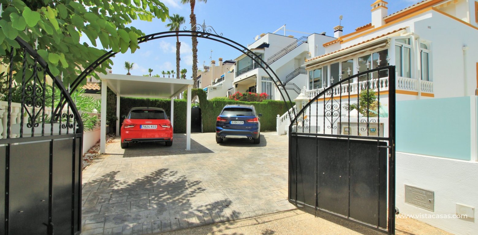 Renovated detached villa for sale Rioja I Los Dolses gated driveway