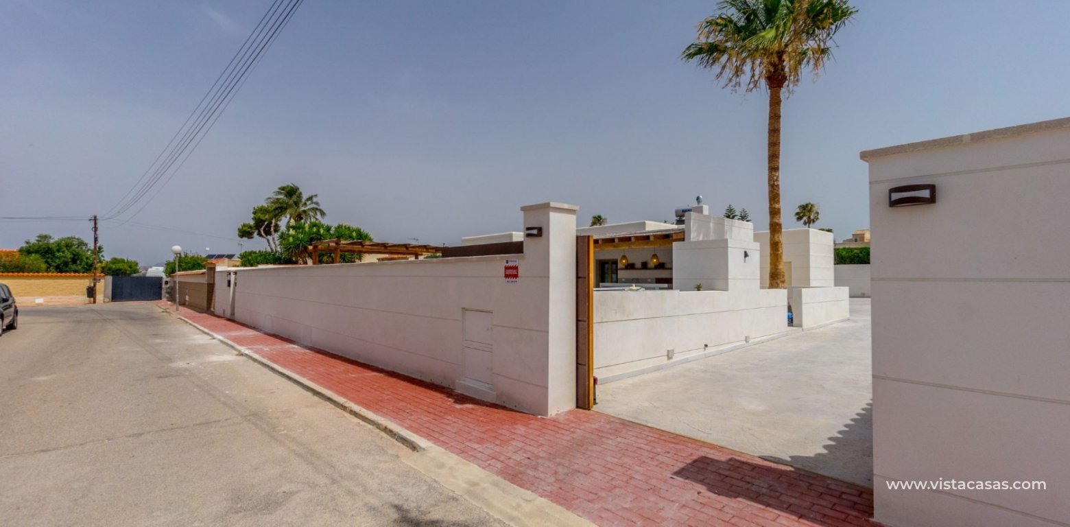 Resale - Villa - Torrevieja - Torretas