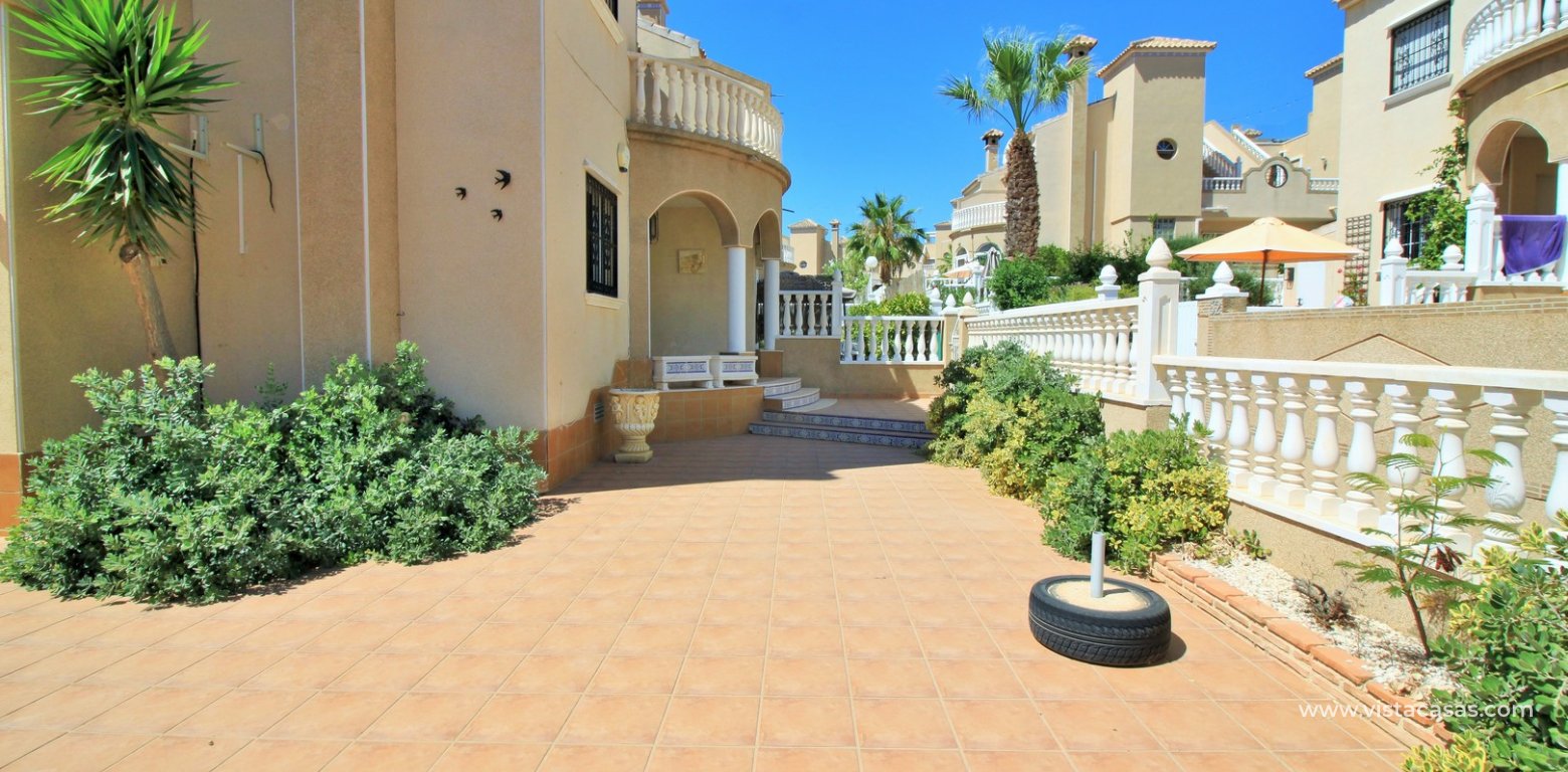 3 bedroom Zodiaco quad for sale Villamartin Zodiaco 6 L shape garden