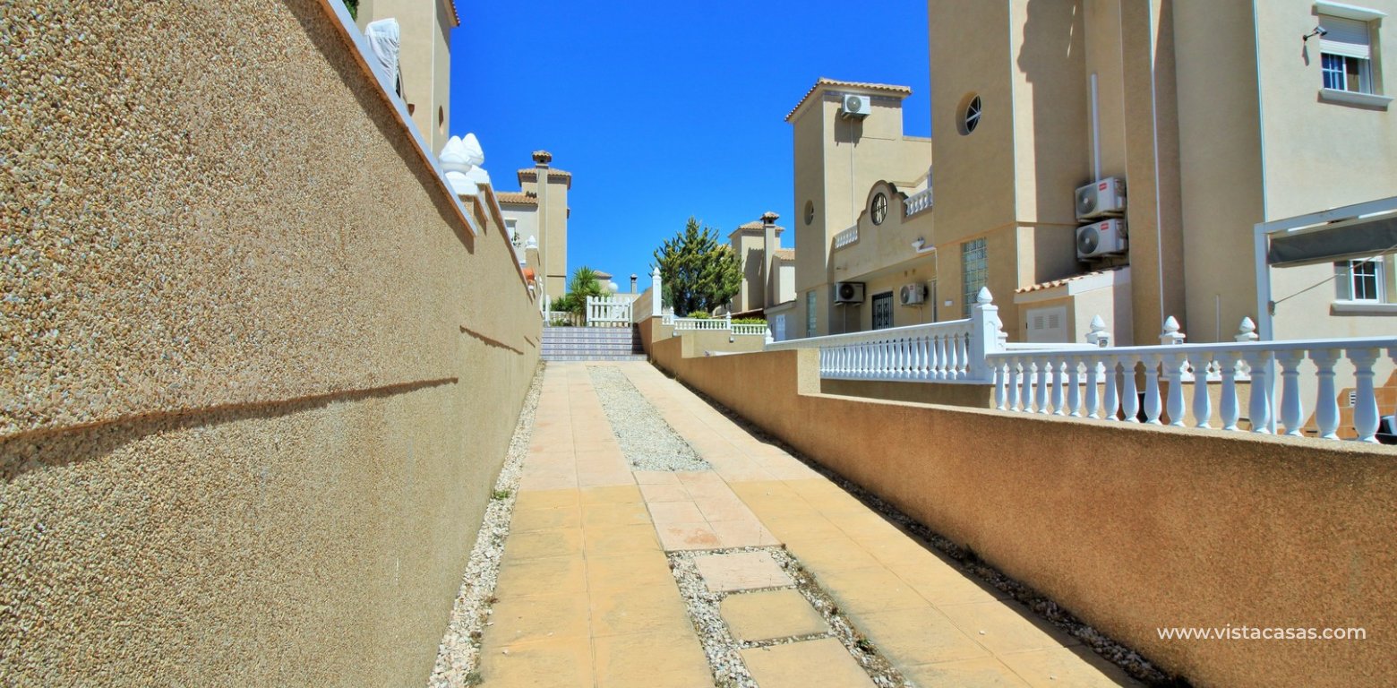 3 bedroom Zodiaco quad for sale Villamartin Zodiaco 6 gated driveway