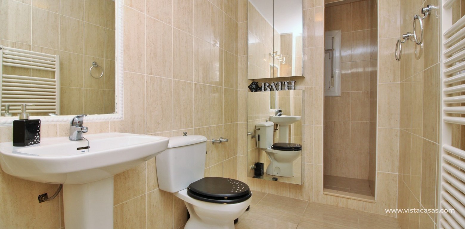 Sofia townhouse for sale Verdemar 3 Villamartin bathroom