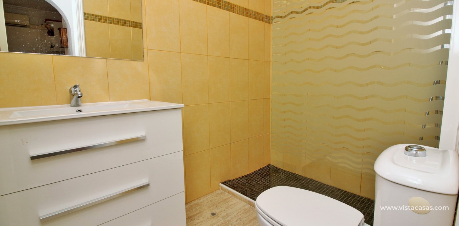 Top floor apartment for sale K1 La Florida bathroom