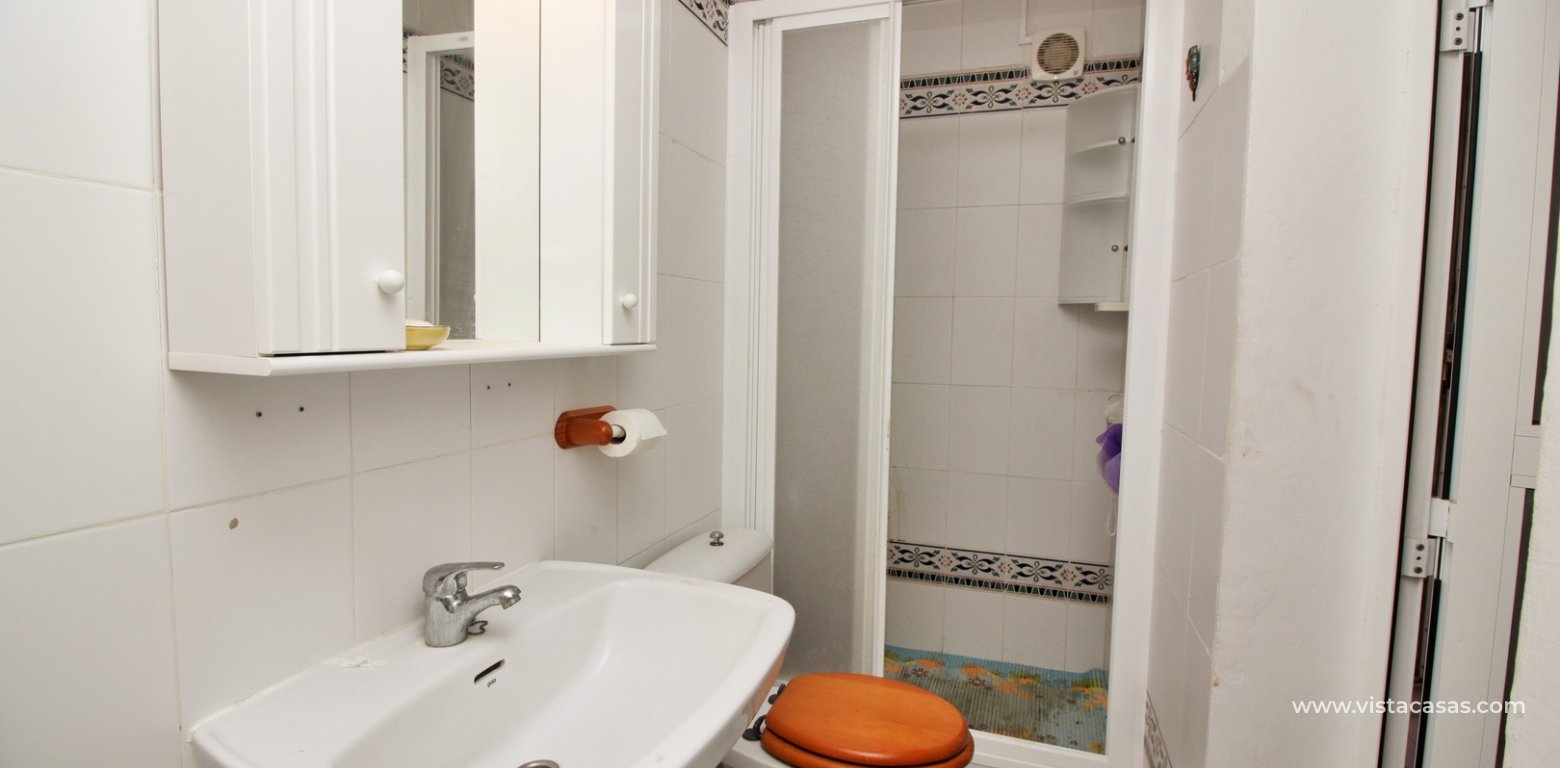 South facing townhouse for sale Villamartin Lomas del Golf bathroom