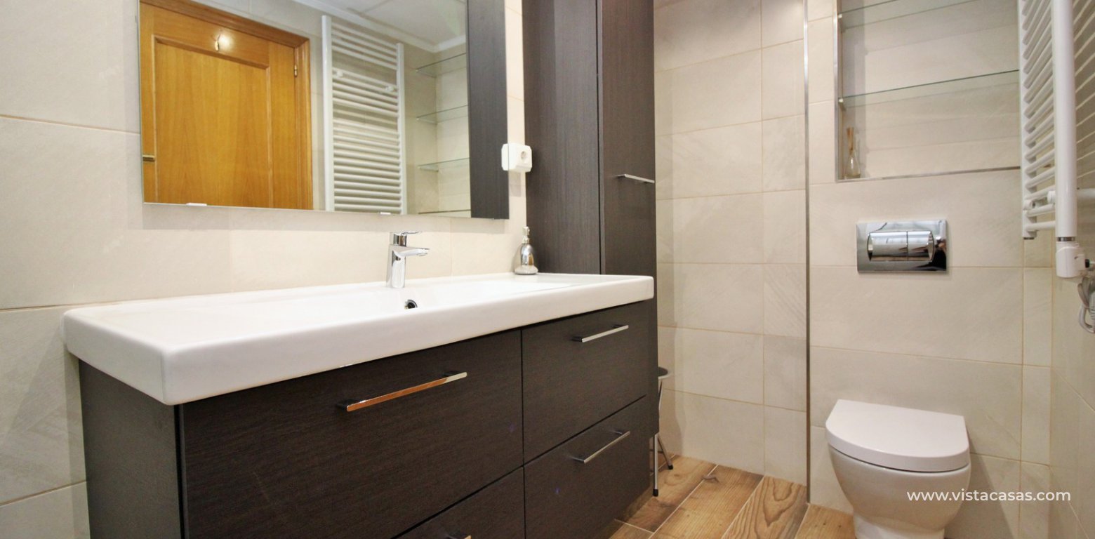 Property for sale in Villamartin bathroom 2