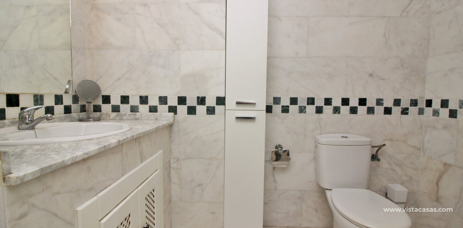 Ground floor apartment for sale M7 Pau 8 Villamartin en-suite bathroom