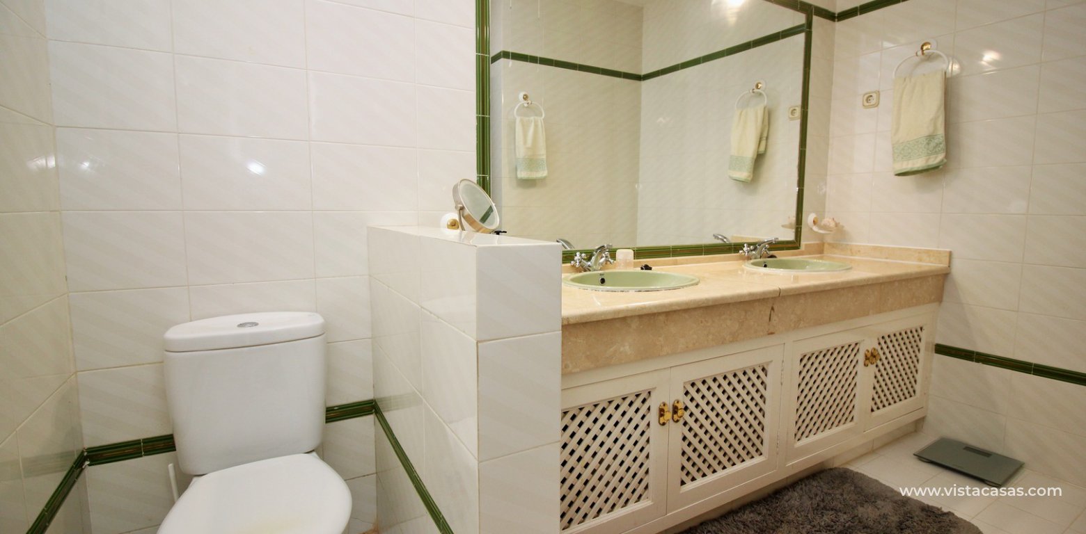 Property for sale in Villamartin en-suite shower room