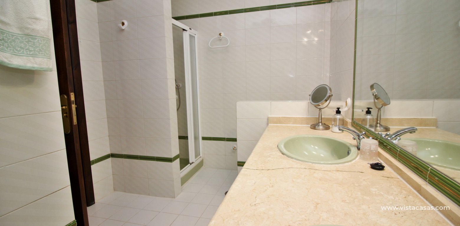 Property for sale in Villamartin en-suite shower room 2