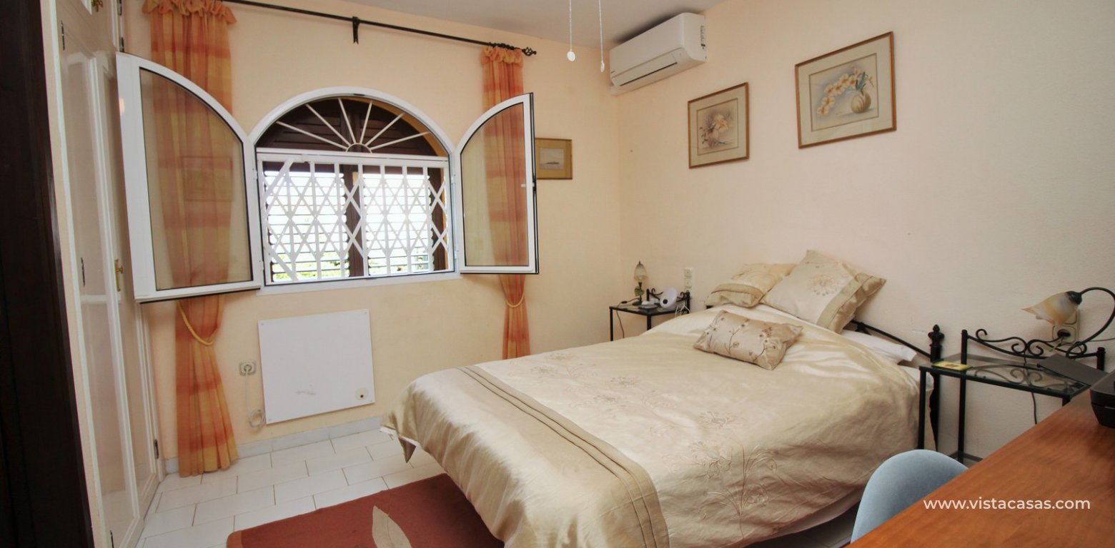 Property for sale in Villamartin bedroom 3