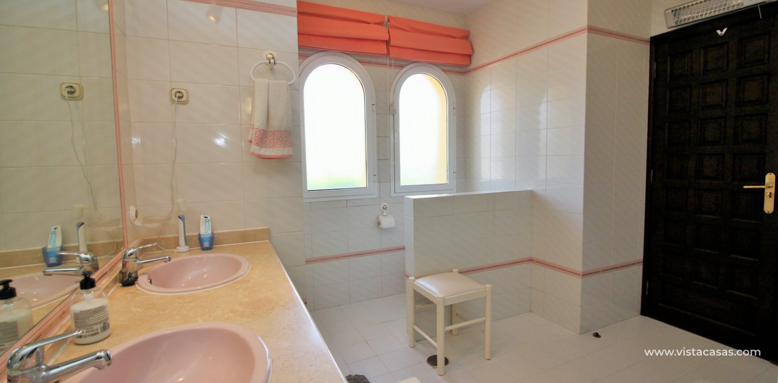 Property for sale in Villamartin bathroom with walk-in shower