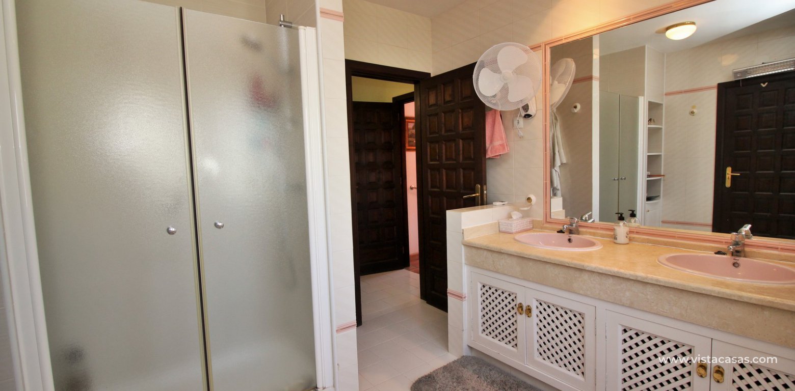 Property for sale in Villamartin bathroom with walk-in shower 2