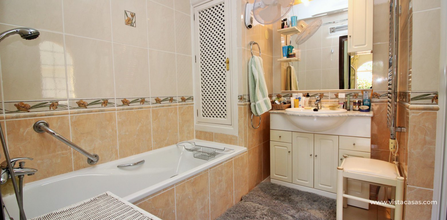 Property for sale in Villamartin master bedroom en-suite bathroom