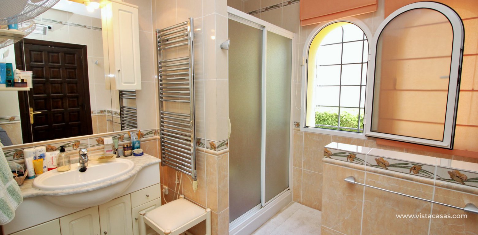 Property for sale in Villamartin master bedroom en-suite bathroom 2