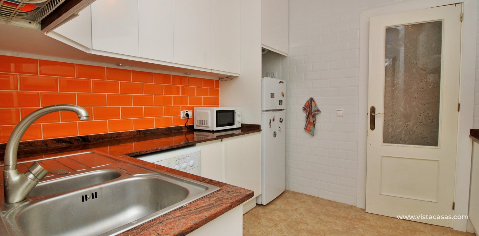 3 bedroom townhouse for sale Entregolf Villamartin kitchen 2