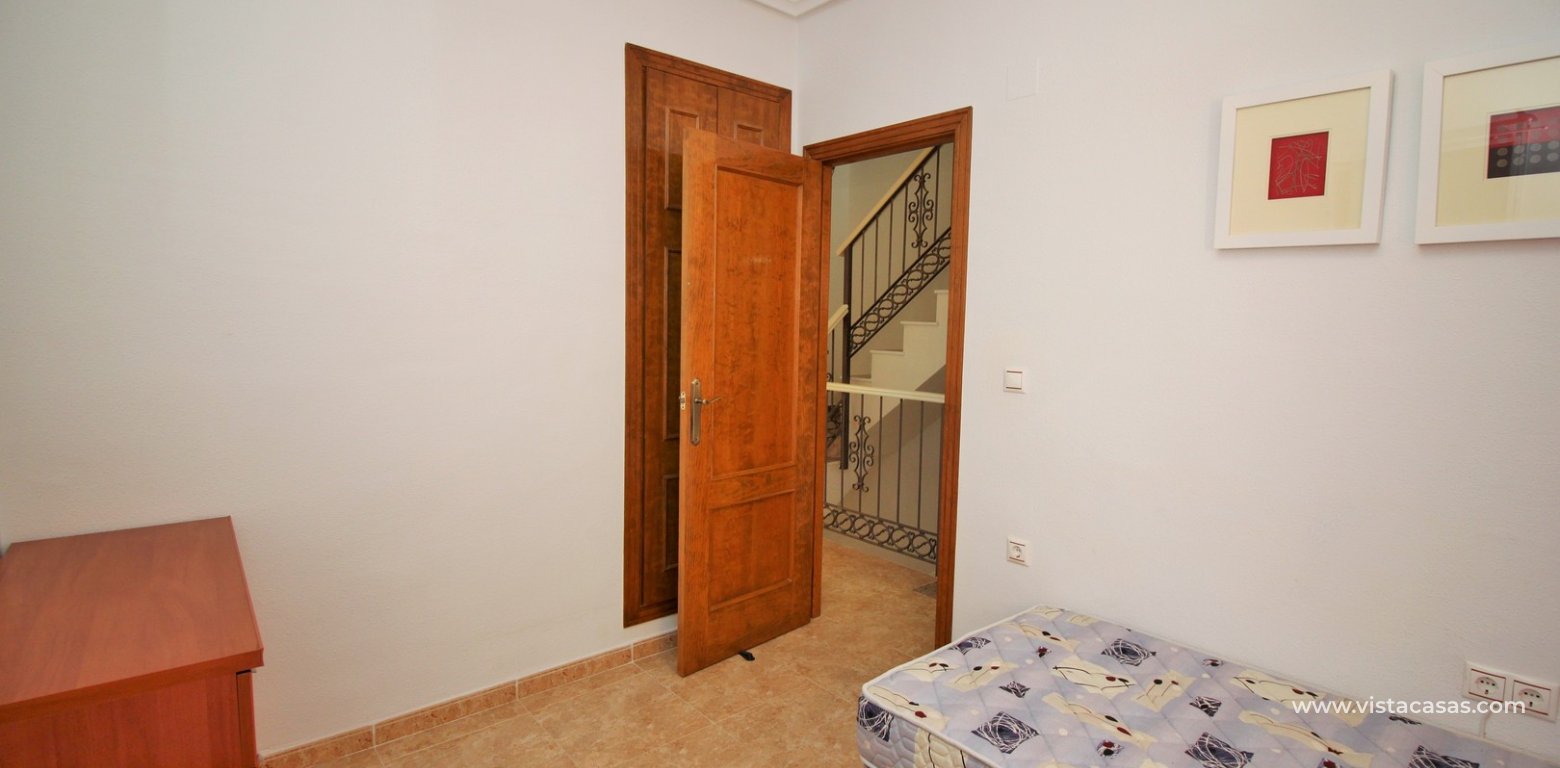 3 bedroom townhouse for sale Entregolf Villamartin twin bedroom fitted wardrobes