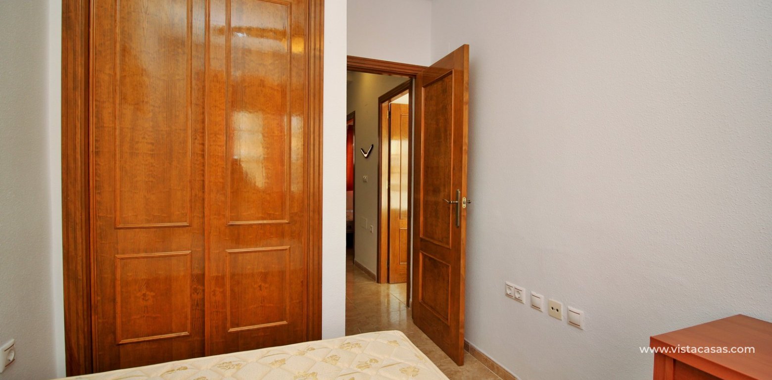 3 bedroom townhouse for sale Entregolf Villamartin double bedroom fitted wardrobes