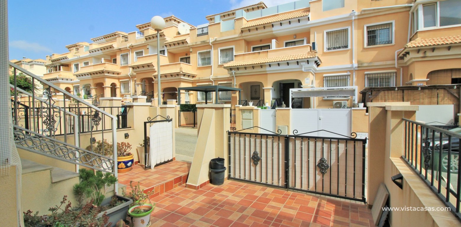 3 bedroom townhouse for sale Entregolf Villamartin driveway