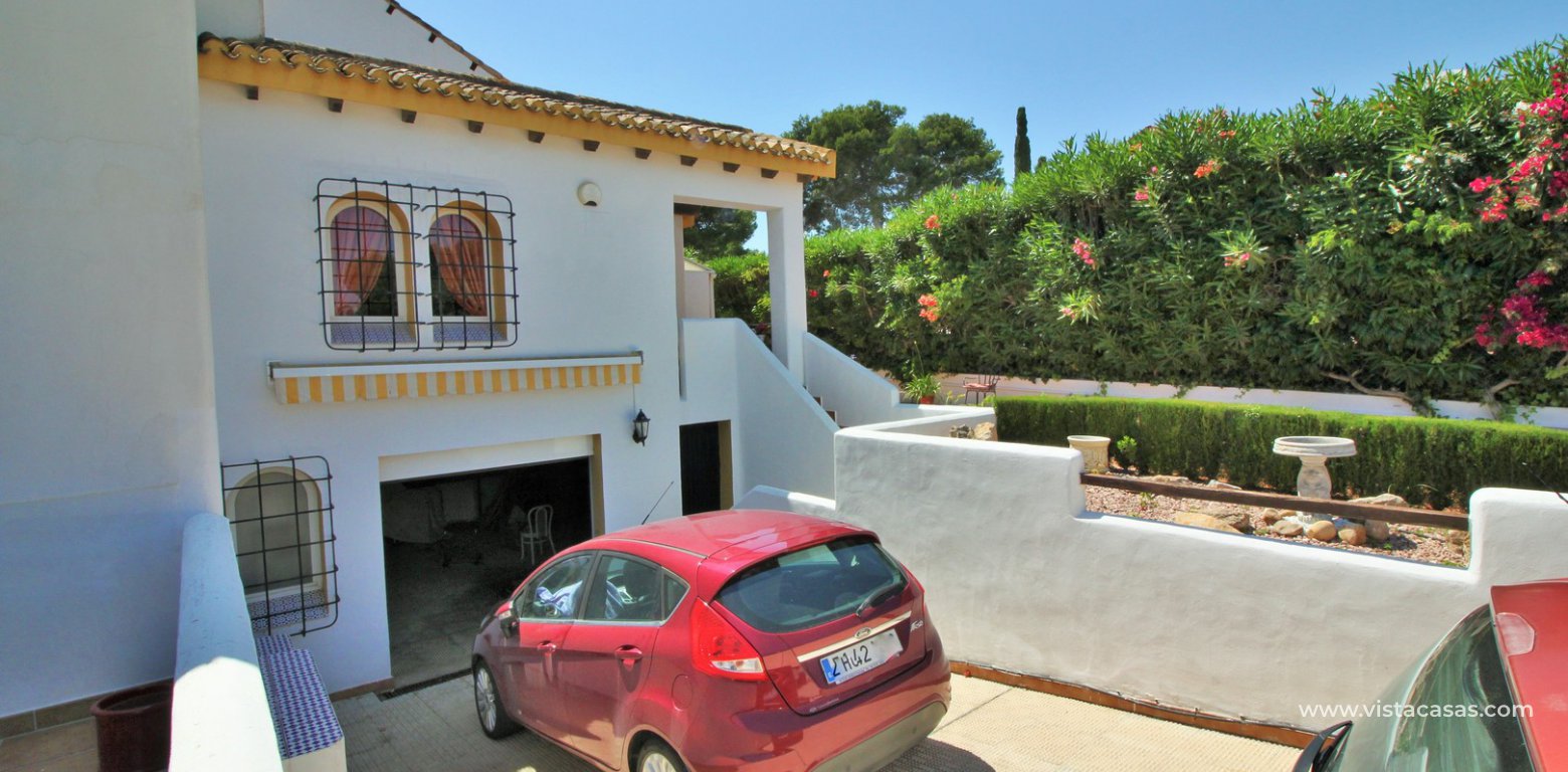 Property for sale in Villamartin driveway