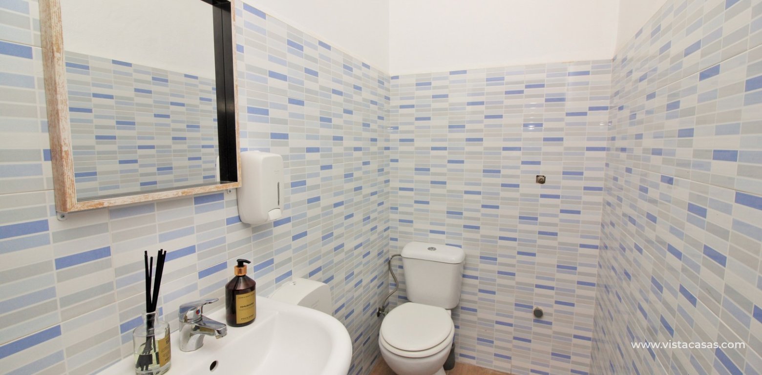 Traspaso for sale La Fuente commercial centre bathroom 2