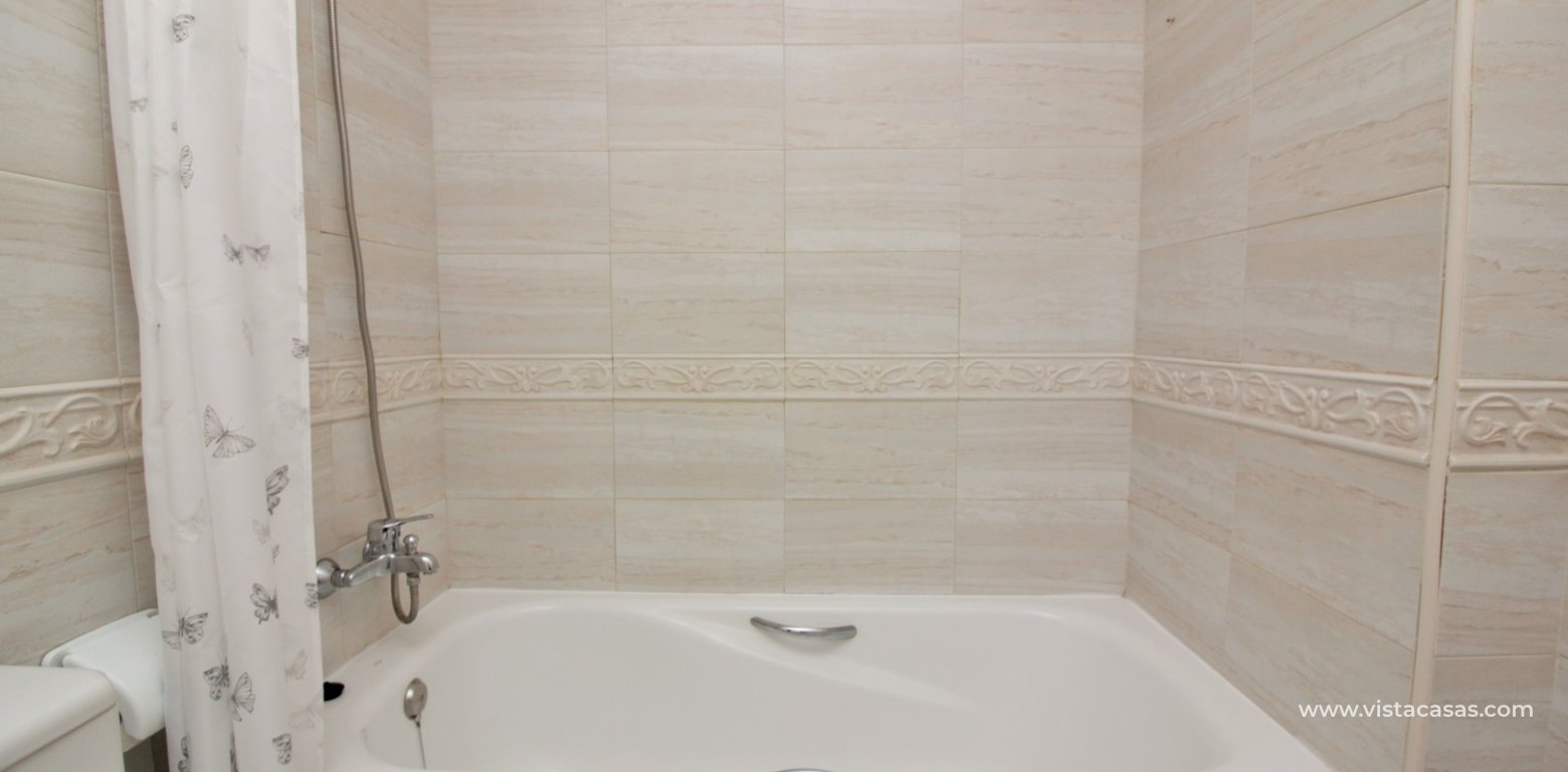 Renovated apartment for sale Campoamor Golf La Fuente bathroom 2