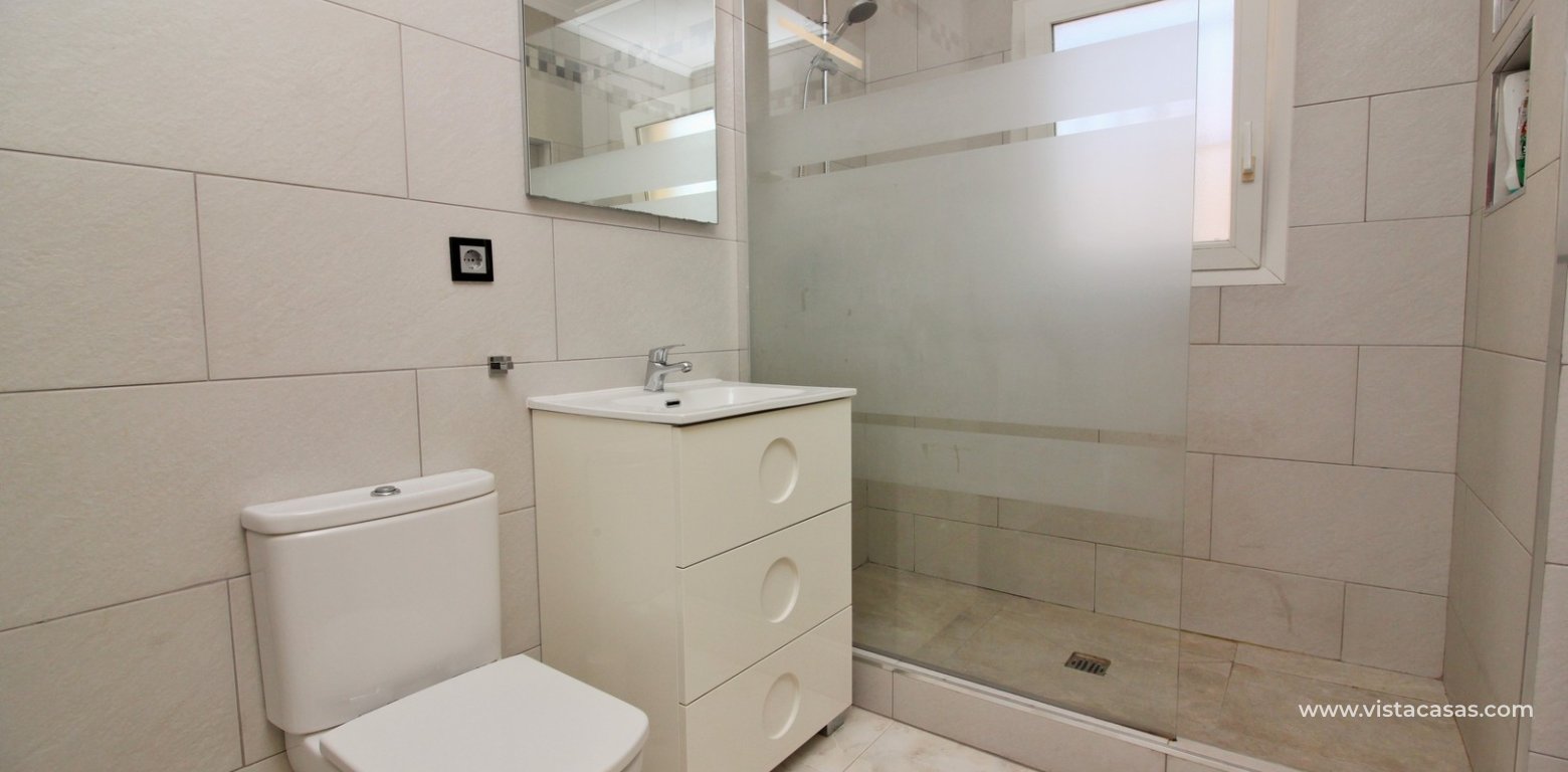 3 bedroom quad house for sale Vistaluz Playa Flamenca bathroom