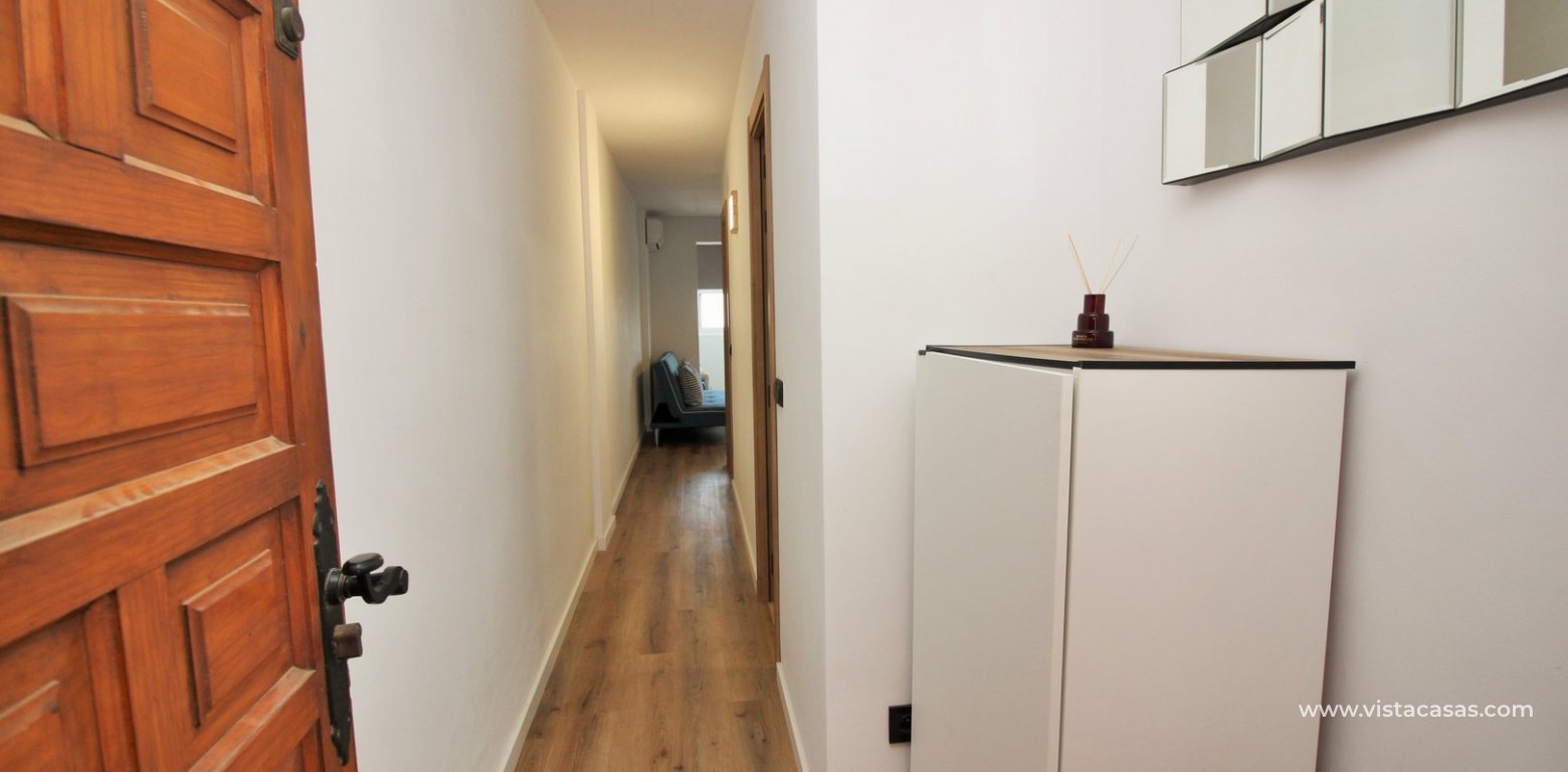 Renovated apartment for sale in the Villamartin Plaza entrance hallway