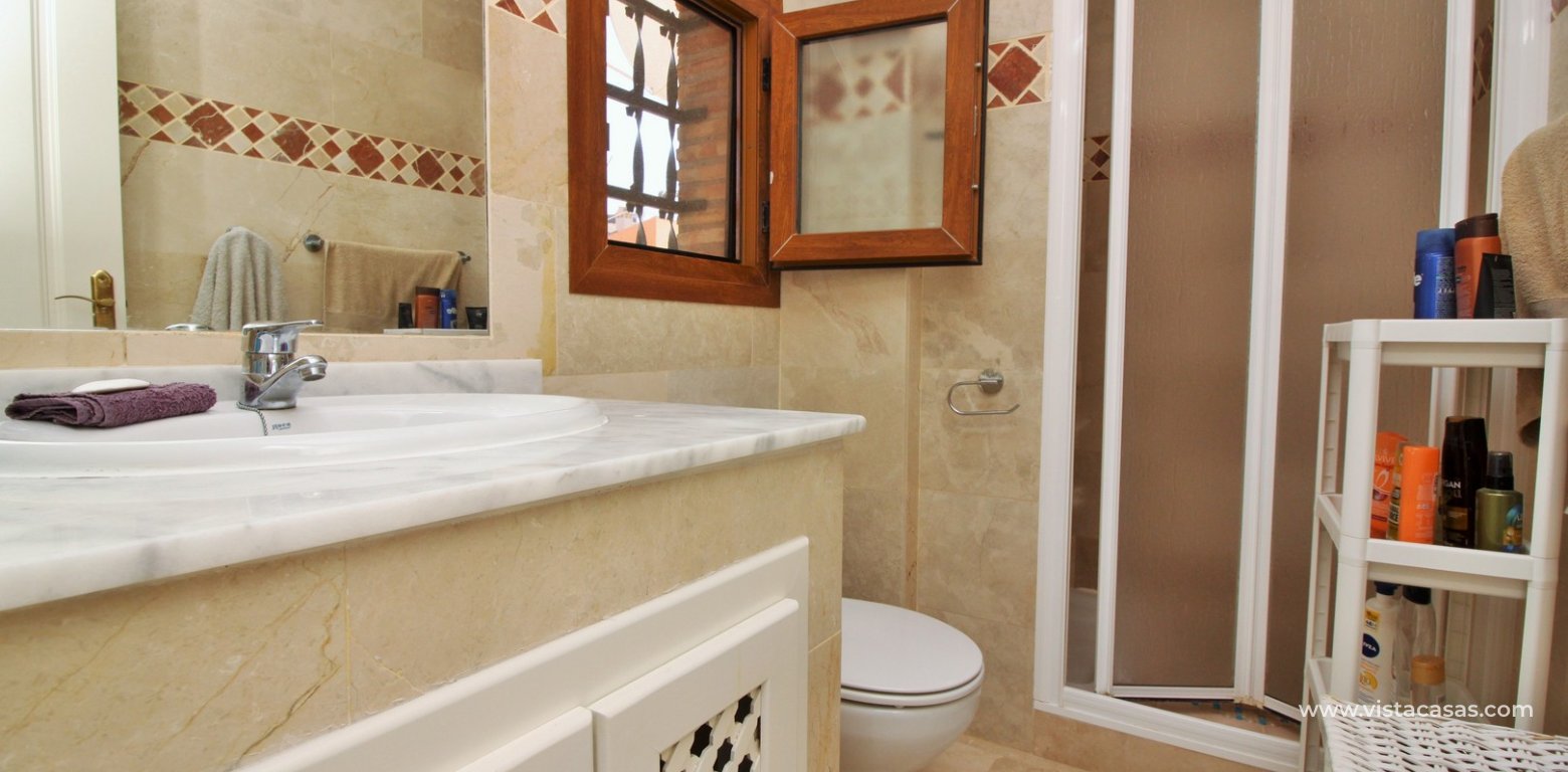 Ground floor apartment for sale M3 Pau 8 Villamartin en-suite bathroom