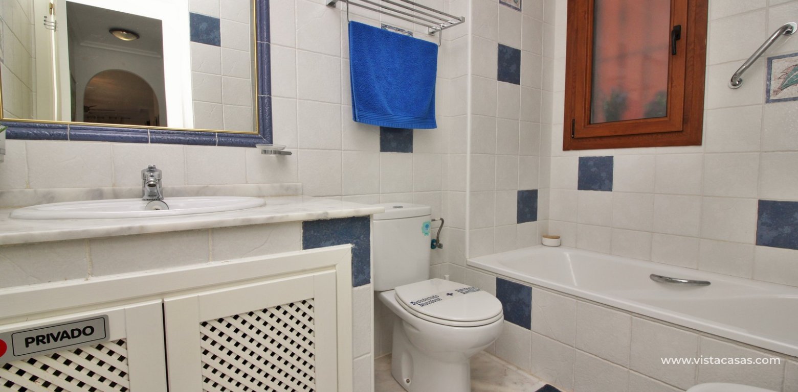 Ground floor apartment for sale M4 Pau 8 Villamartin bathroom