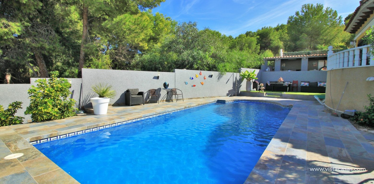 Detached villa for sale in Pinada Golf Villamartin pool