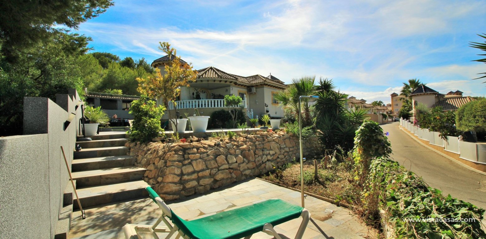 Detached villa for sale in Pinada Golf Villamartin large garden