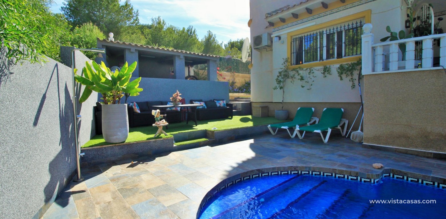 Detached villa for sale in Pinada Golf Villamartin garden area 5