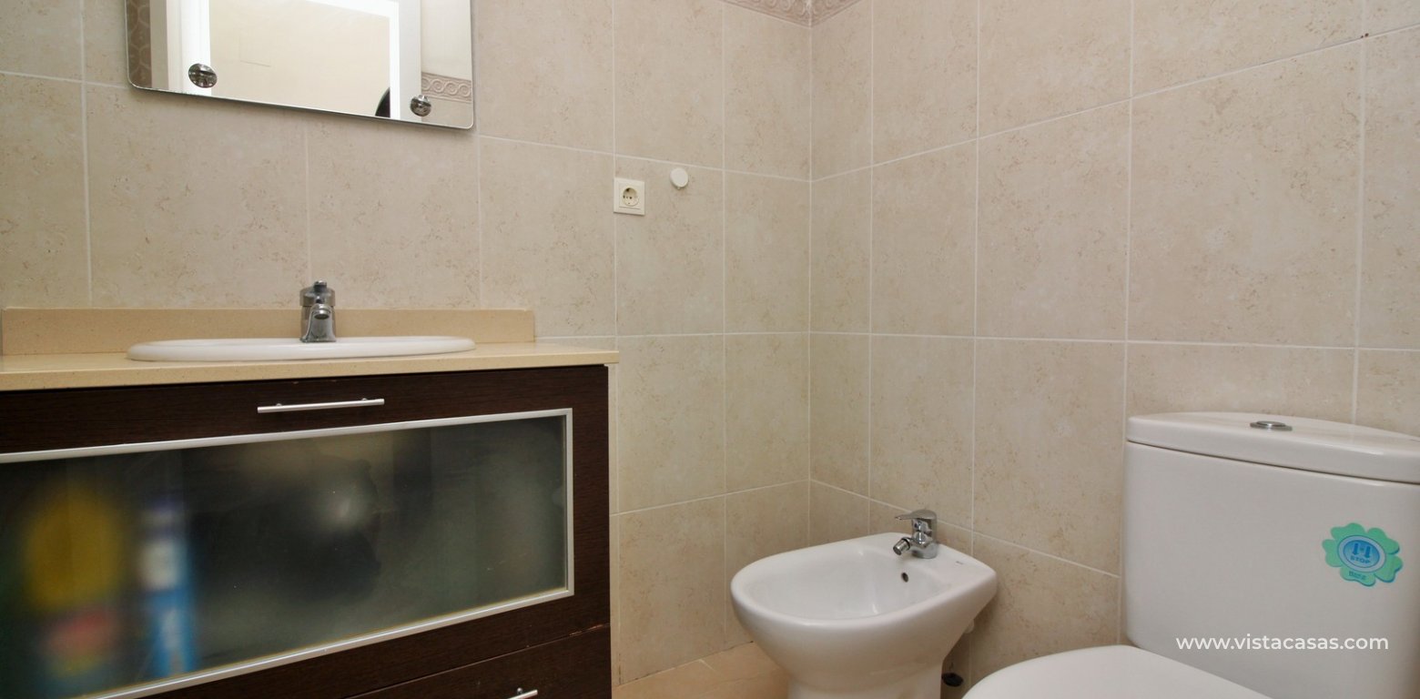 Ground floor apartment for sale Jardin de Alba Villamartin family bathroom