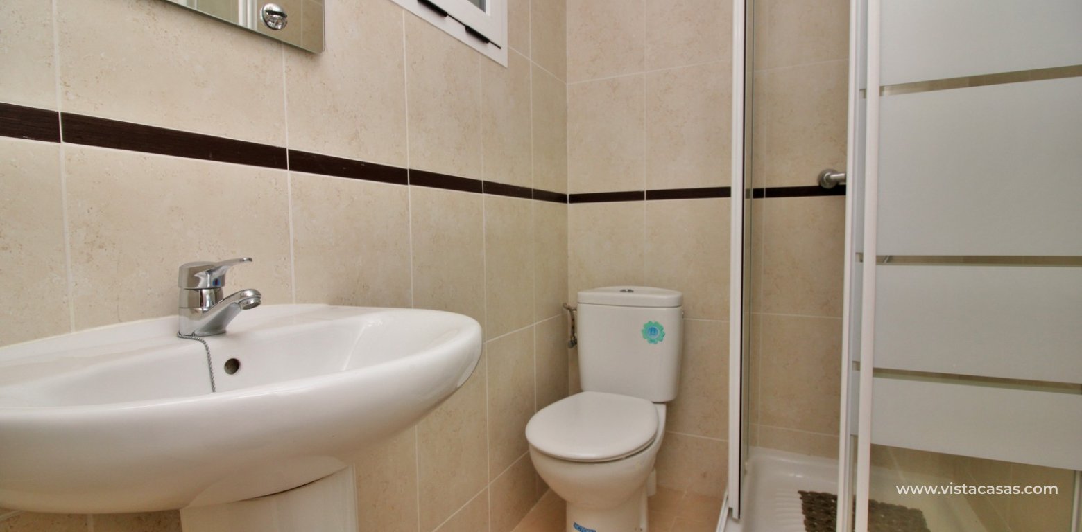 Ground floor apartment for sale Jardin de Alba Villamartin bathroom