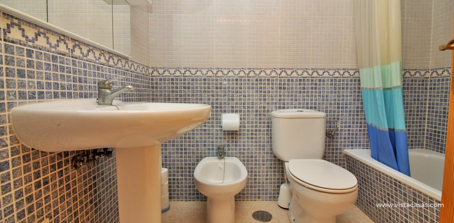 Duplex apartment for sale Marbella Golf III Villamartin downstairs bathroom