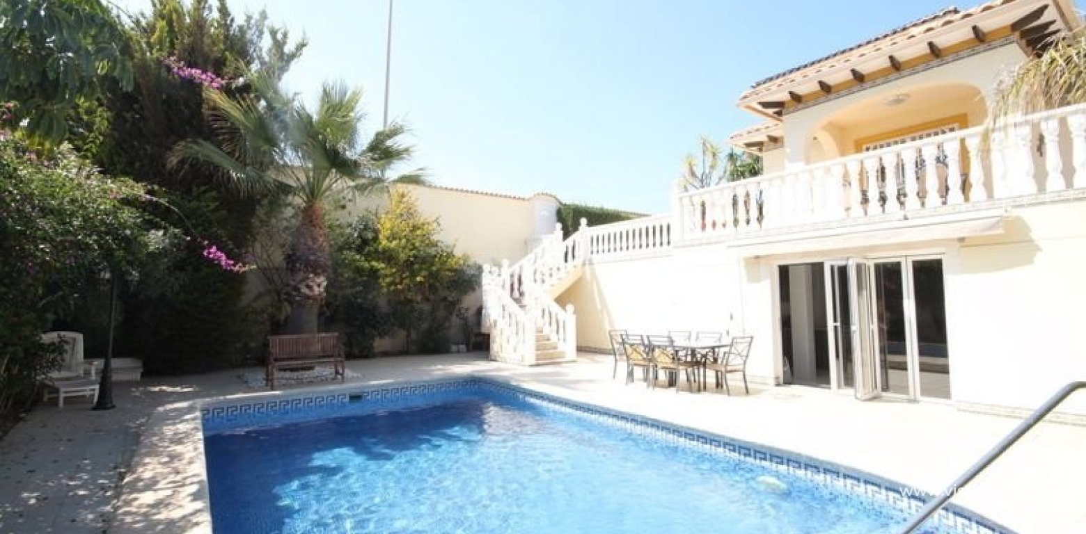 Resale - Villa - La Zenia