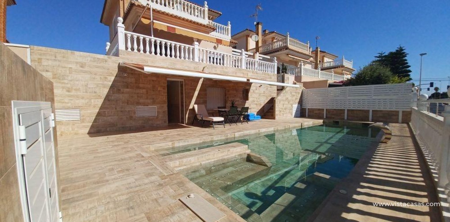 Resale - Villa - Torrevieja