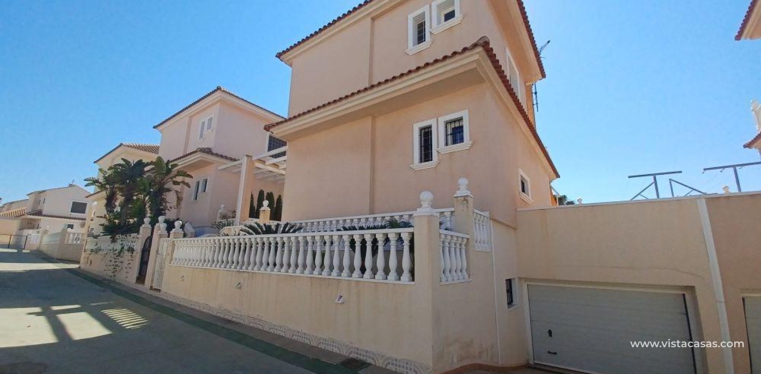 Resale - Villa - Torrevieja