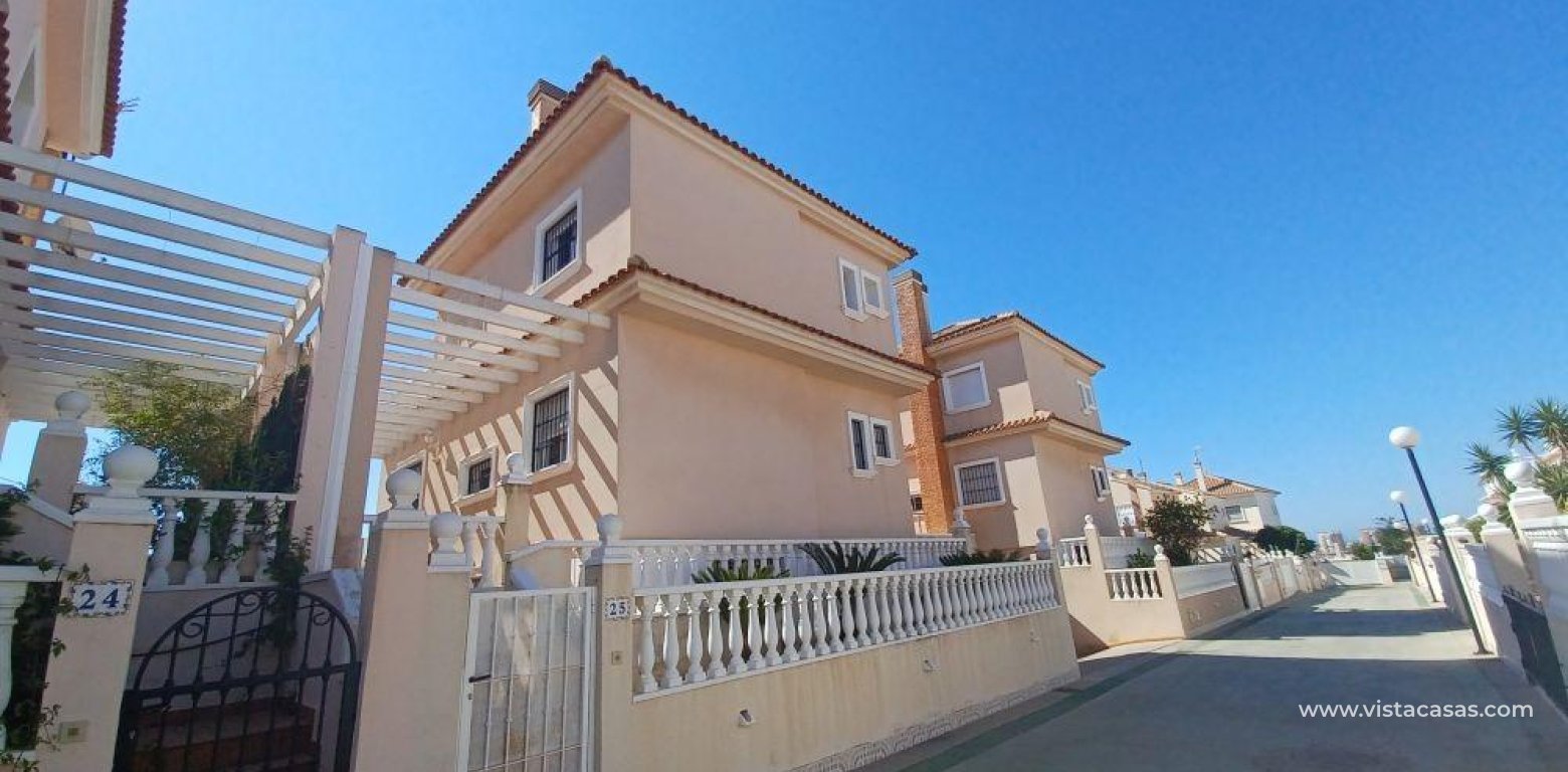 Resale - Villa - Torrevieja