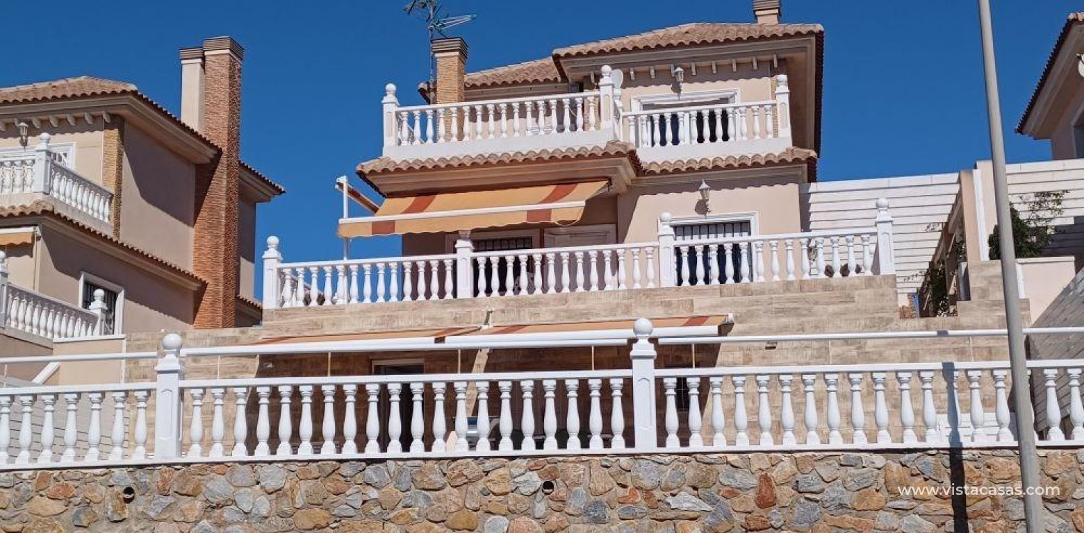 Resale - Villa - Torrevieja