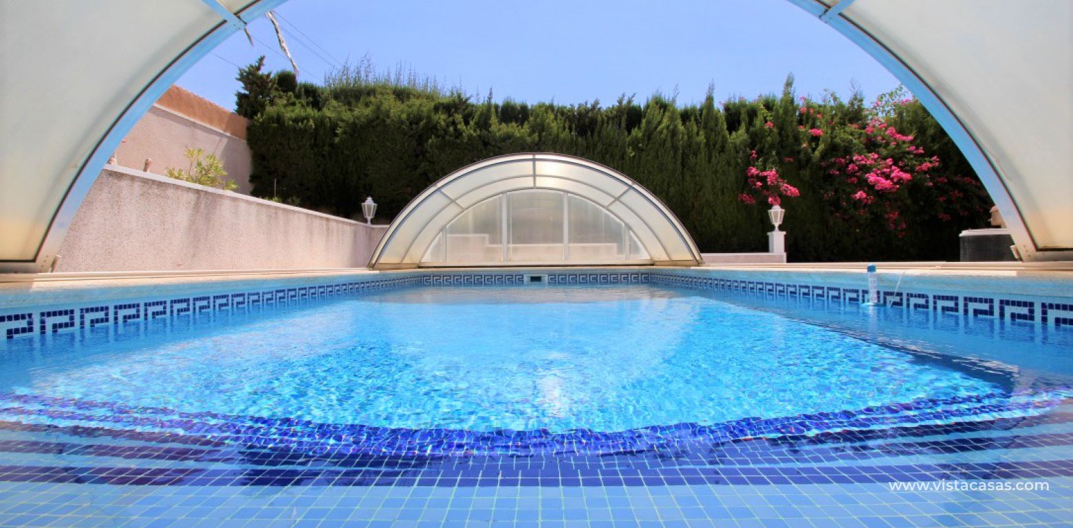 Villa for sale in Villamartin swimming pool