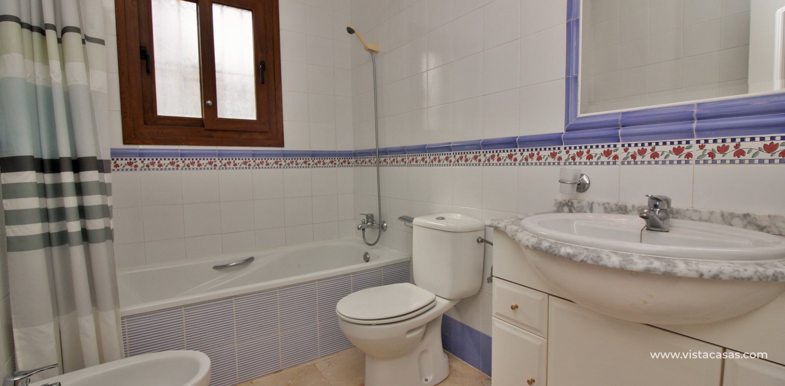 Townhouse for sale in Oporto Golf Pau 8 Villamartin bathroom