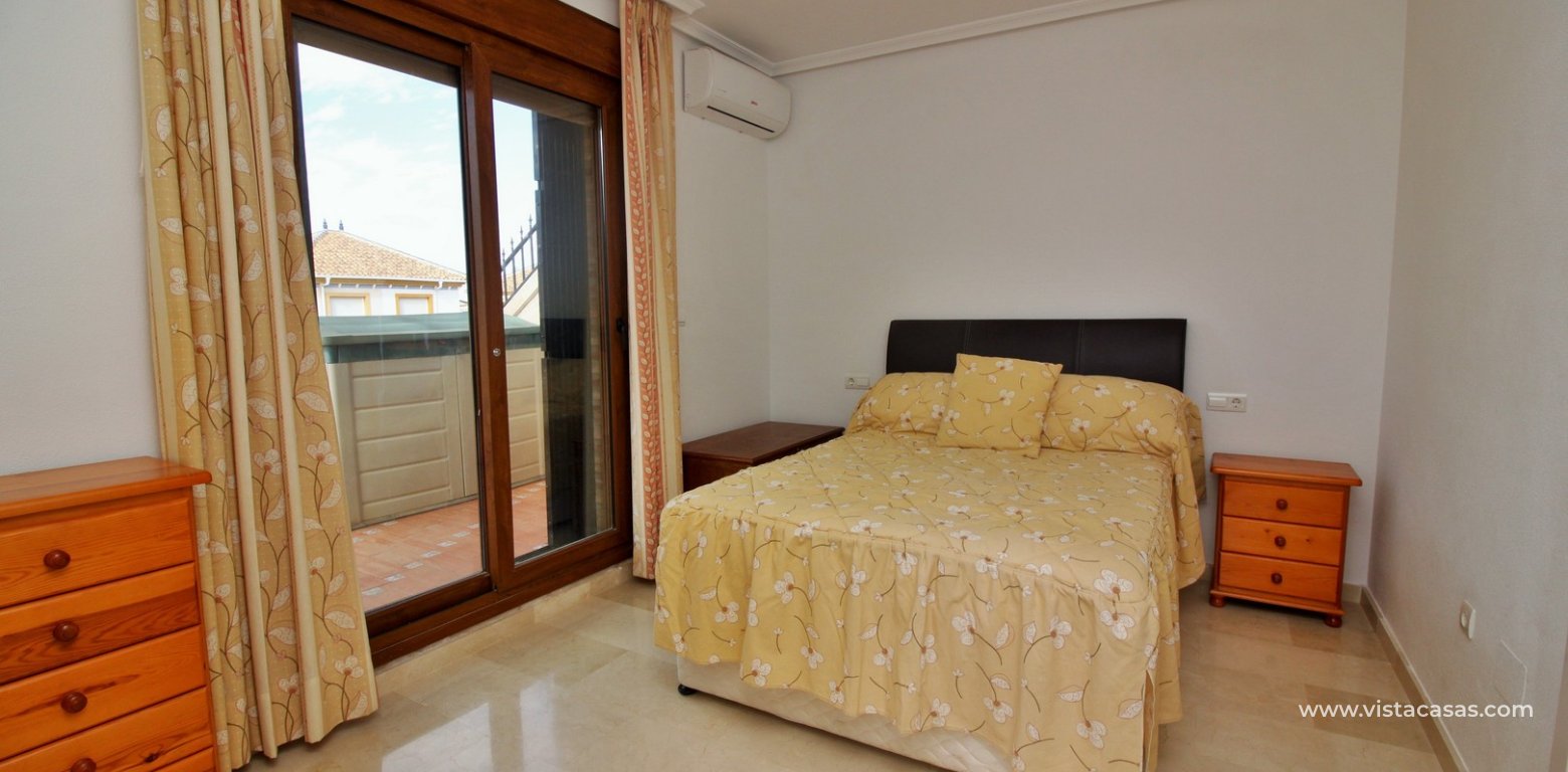 Townhouse for sale in Oporto Golf Pau 8 Villamartin master bedroom