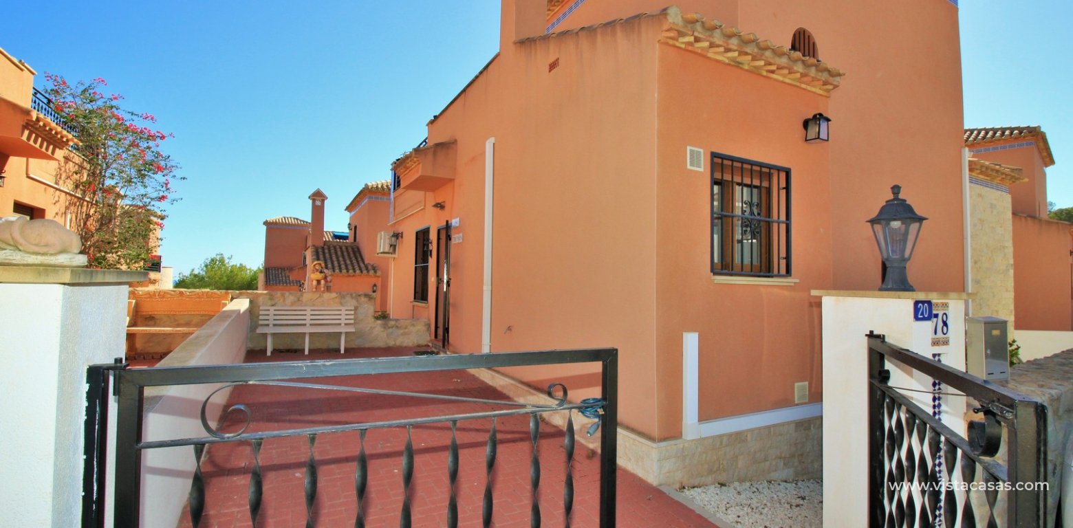 Detached Brisas villa for sale in La Cañada II San Miguel driveway